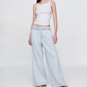 XL Gap mid rise light wash baggy jeans